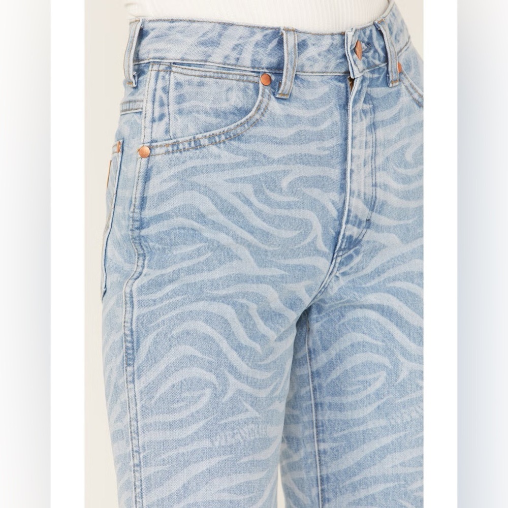 NWT Wrangler Meow Laser Tiger Women’s Wanderer High Rise Flare Jeans - Picture 9 of 10